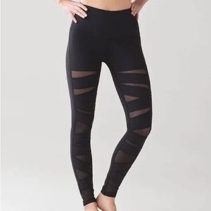 Size 2 mesh lululemon leggings - black